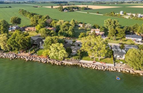 Leamington House | Birds Eye View on Erie with Hot Tub & Game Room