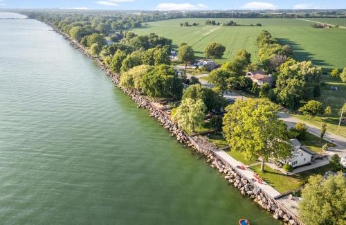Leamington House | Birds Eye View on Erie with Hot Tub & Game Room