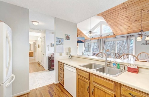 Seven Devils House | Birds Nest: DISCOUNT ADDED, Hot Tub w/Mountain View, Whirlpool Bath, One Level, Gas Grill, Key.