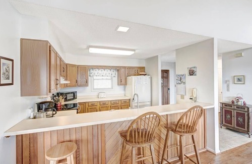 Seven Devils House | Birds Nest: DISCOUNT ADDED, Hot Tub w/Mountain View, Whirlpool Bath, One Level, Gas Grill, Key.