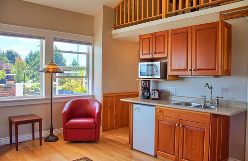 Victoria House | Birds of a Feather Victoria Oceanfront Studio Suites