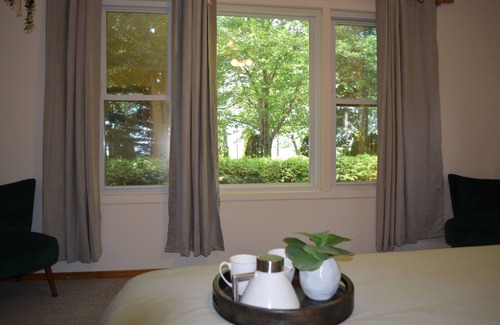 Romney Cottage | Birds Point Cottage on a Cliff facing Lake Erie