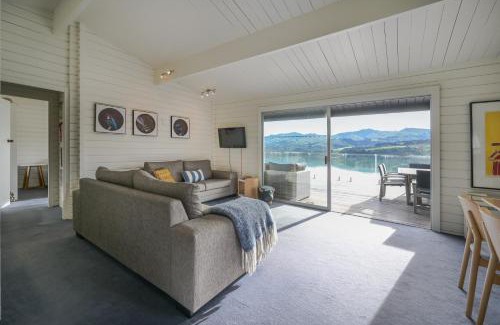 Akaroa House | Birdsong Bliss - Takamatua Holiday Home