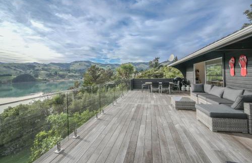 Akaroa House | Birdsong Bliss - Takamatua Holiday Home