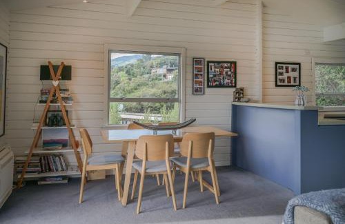 Akaroa House | Birdsong Bliss - Takamatua Holiday Home