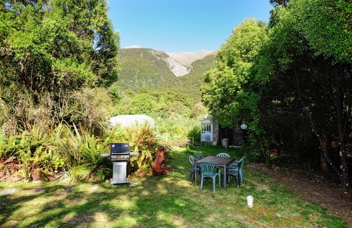 Makarora Cottage | Birdsong Cottage - nestled up against Mt Aspiring National Park with Spa