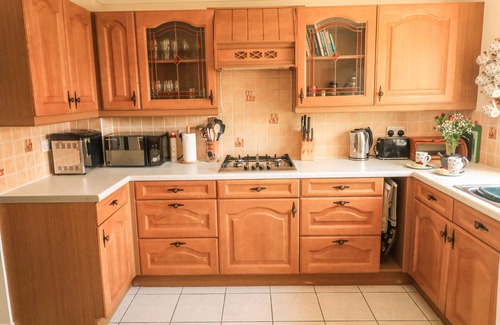 Crediton House | BIRDSONG, family friendly, with a garden in Crediton