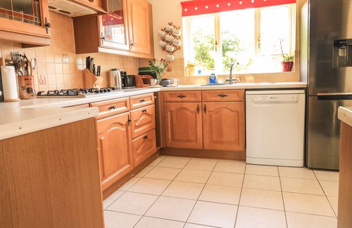 Crediton House | BIRDSONG, family friendly, with a garden in Crediton