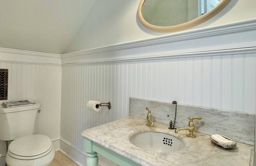 Isle of Springs House | Birdsong Landing: Luxurious Coastal Farmhouse with Stunning Views and Dock!