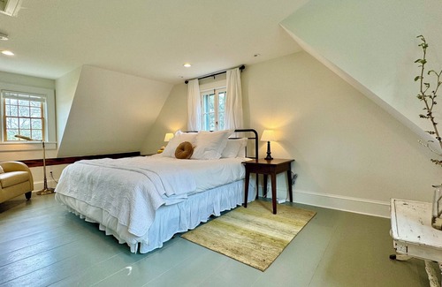 Isle of Springs House | Birdsong Landing: Luxurious Coastal Farmhouse with Stunning Views and Dock!