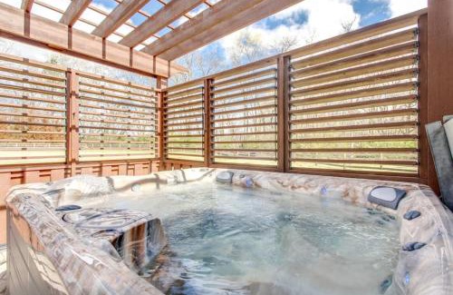 Franklin House | Birdsong Retreat Hot Tub Grill Fire Pit