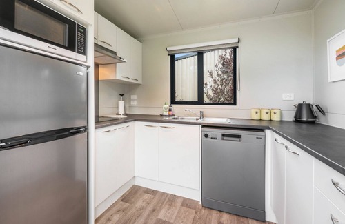 Turangi House | Birdsong – Turangi Holiday Unit