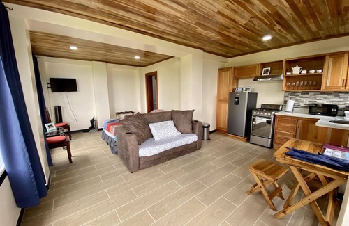 La Fortuna Villa | Birdsong ViIla. Beautiful Volcano View Suite.!