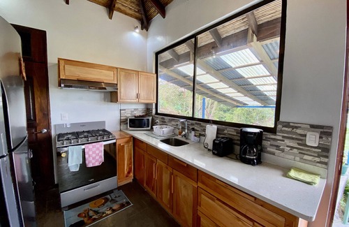 La Fortuna Villa | Birdsong Villa. Romantic Suite w/Jacuzzi & Volcano View.