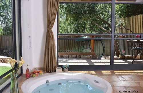 Shomera Villa | Birkata Luxury Suites for couples - Achlama suite