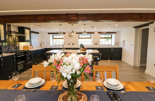 Kirkby Stephen Cottage | BIRKETT BARN, family friendly, with hot tub in Kirkby Stephen
