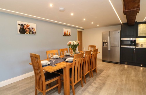 Kirkby Stephen Cottage | BIRKETT BARN, family friendly, with hot tub in Kirkby Stephen