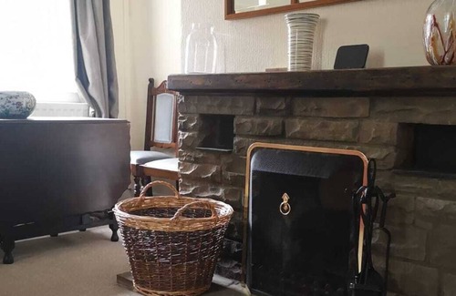 Altrincham House | Birkin Lodge South- charming two bed cottage