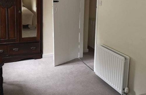 Altrincham House | Birkin Lodge South- charming two bed cottage