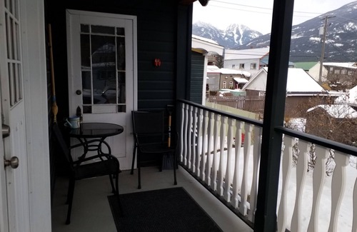 Kaslo Cottage | Birkwood Cottage-Downtown