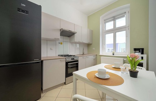 Brochow Apartment | Birmańska 5 | Wrocław | Cosy Apartment | Remote Work | Smart TV & WiFi