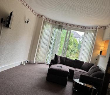Seisdon House | Birmingham Blissful Retreat - 3 Bedrooms