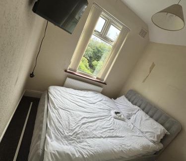 Seisdon House | Birmingham Blissful Retreat - 3 Bedrooms