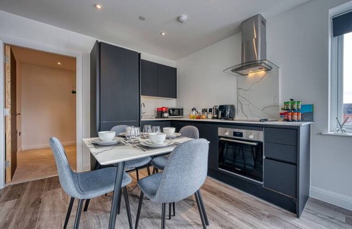 Bloxwich Apartment | Birmingham Business & Staycation Haven Ideal for 4 Guests