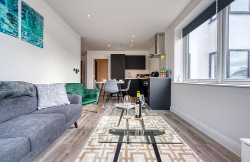 Bloxwich Apartment | Birmingham Business & Staycation Haven Ideal for 4 Guests