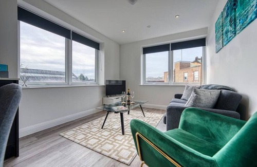 Bloxwich Apartment | Birmingham Business & Staycation Haven Ideal for 4 Guests
