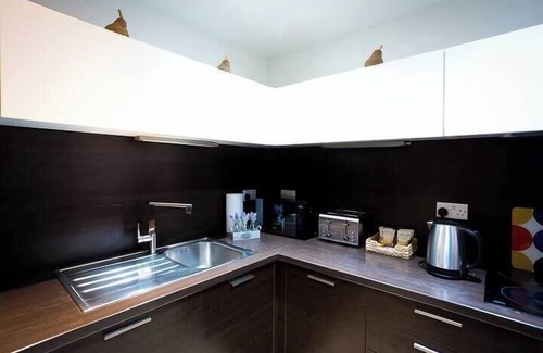 Gay Village Apartment | Birmingham City Centre-Chinatown-Business-Leisure