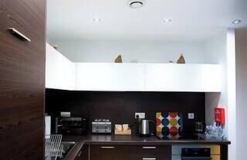 Gay Village Apartment | Birmingham City Centre-Chinatown-Business-Leisure