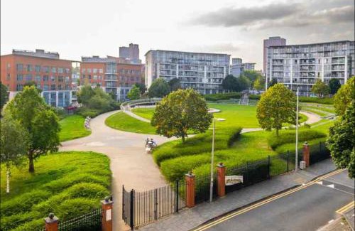 The Westside Apartment | Birmingham City Centre Apartment with Parking