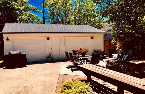 Birmingham House | Birmingham in town, Gorgeous Colonial onTree lined street - private fenced yard