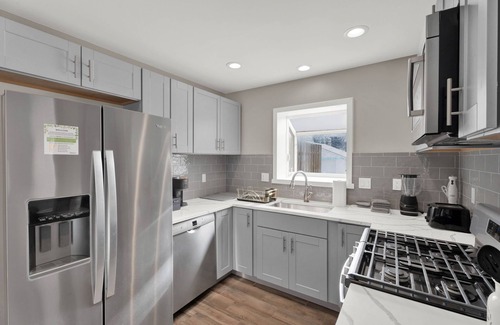 Birmingham House | Birmingham Retreat - Work & Play