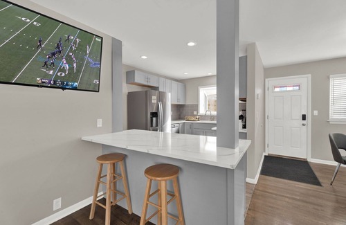 Birmingham House | Birmingham Retreat - Work & Play