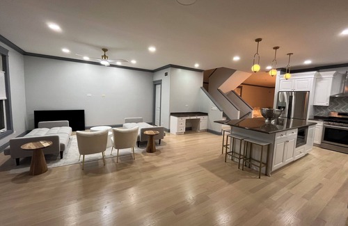 Dunning House | Birthday?Anniversary?Showers?3500 sq ft, sleeps 16