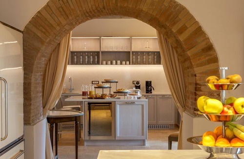 Allerona Villa | Bisenzio Tower - Eight Bedroom Villa, Sleeps 16