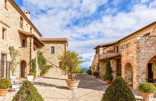 Allerona Villa | Bisenzio Tower - Eight Bedroom Villa, Sleeps 16