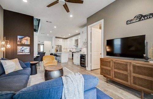 Oak Cliff House | Bishop Arts Abode!
