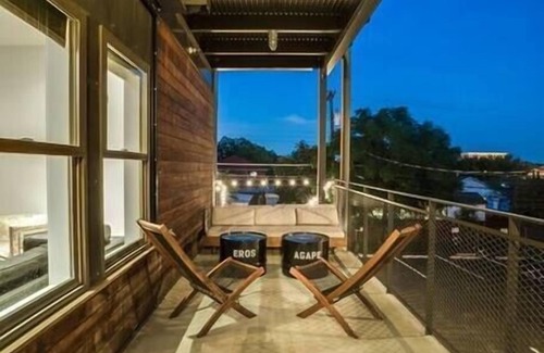 Kessler Apartment | Bishop Arts Lofts Unit 9 Penthouse Suite
