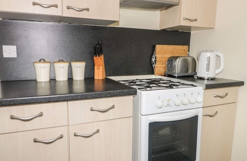 Skinningrove Cottage | BISHOP COTTAGE, pet friendly, country holiday cottage in Skinningrove