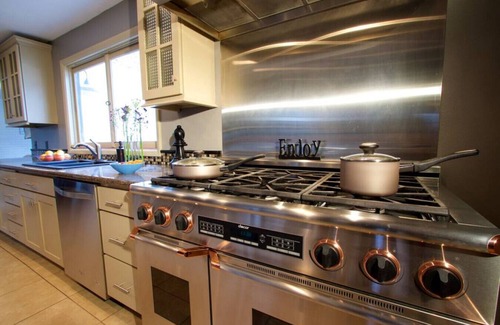 Walla Walla House | Bishop House · Bishop House- In Town Pool, Great for Entertaining