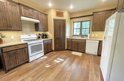 Hill City House | Bishop Mountain Lookout | 3 Bed, 2 Bath