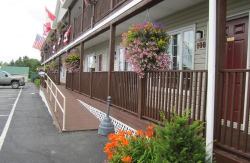 Jackman Hotel | Bishops Country Inn Motel