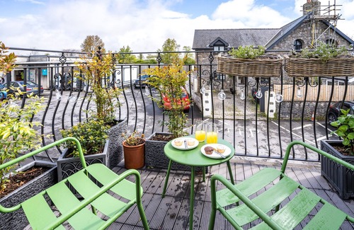 Bishopston Apartment | Bishopston Cwtch - Three Bedroom Apartment, Sleeps 5