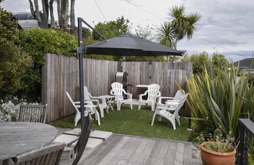 Nelson House | Bisley Beach House - 3 minutes walk to Tahunanui Beach