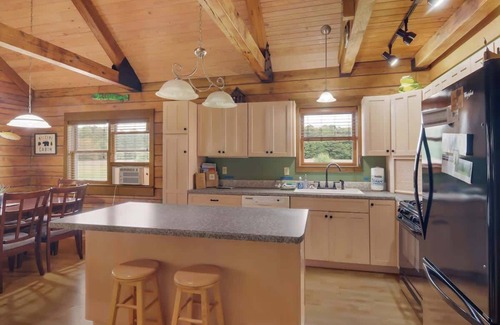Beulah House | Bison Acres Close to Crystal Mt with Hot Tub