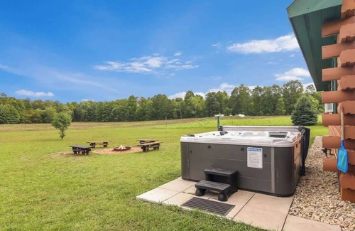Beulah House | Bison Acres Close to Crystal Mt with Hot Tub