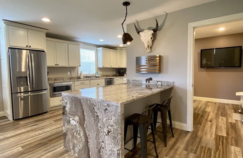 Milan House | Bison Bunkhouse Hideaway at Mayberry West Farms- close to Cincy & Indianapolis!